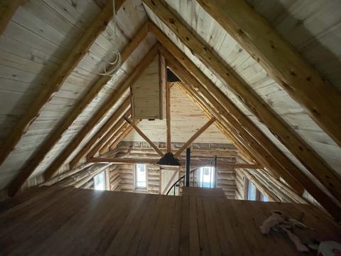 Sticks & Stones hand-notched cedar log cabin work