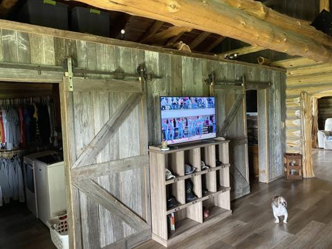 Sticks & Stones hand-notched cedar log cabin work