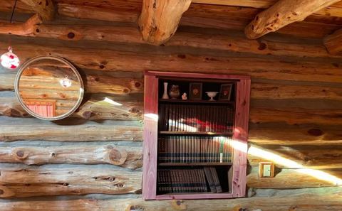 Sticks & Stones hand-notched cedar log cabin work