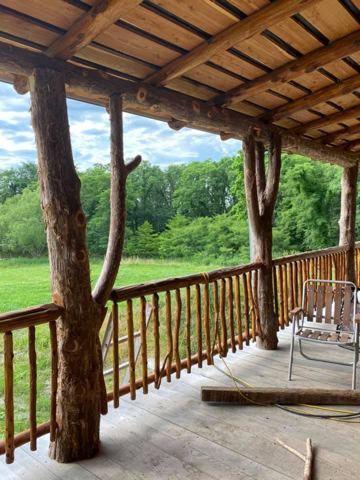 Sticks & Stones hand-notched cedar log cabin work