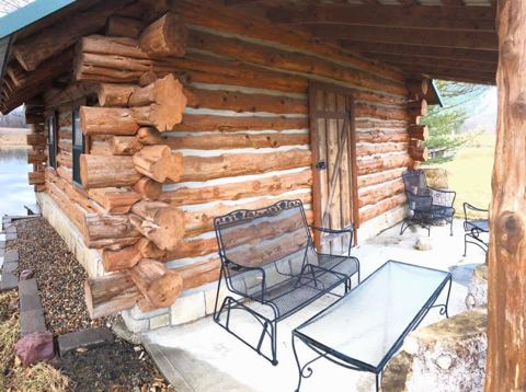 Sticks & Stones hand-notched cedar log cabin work